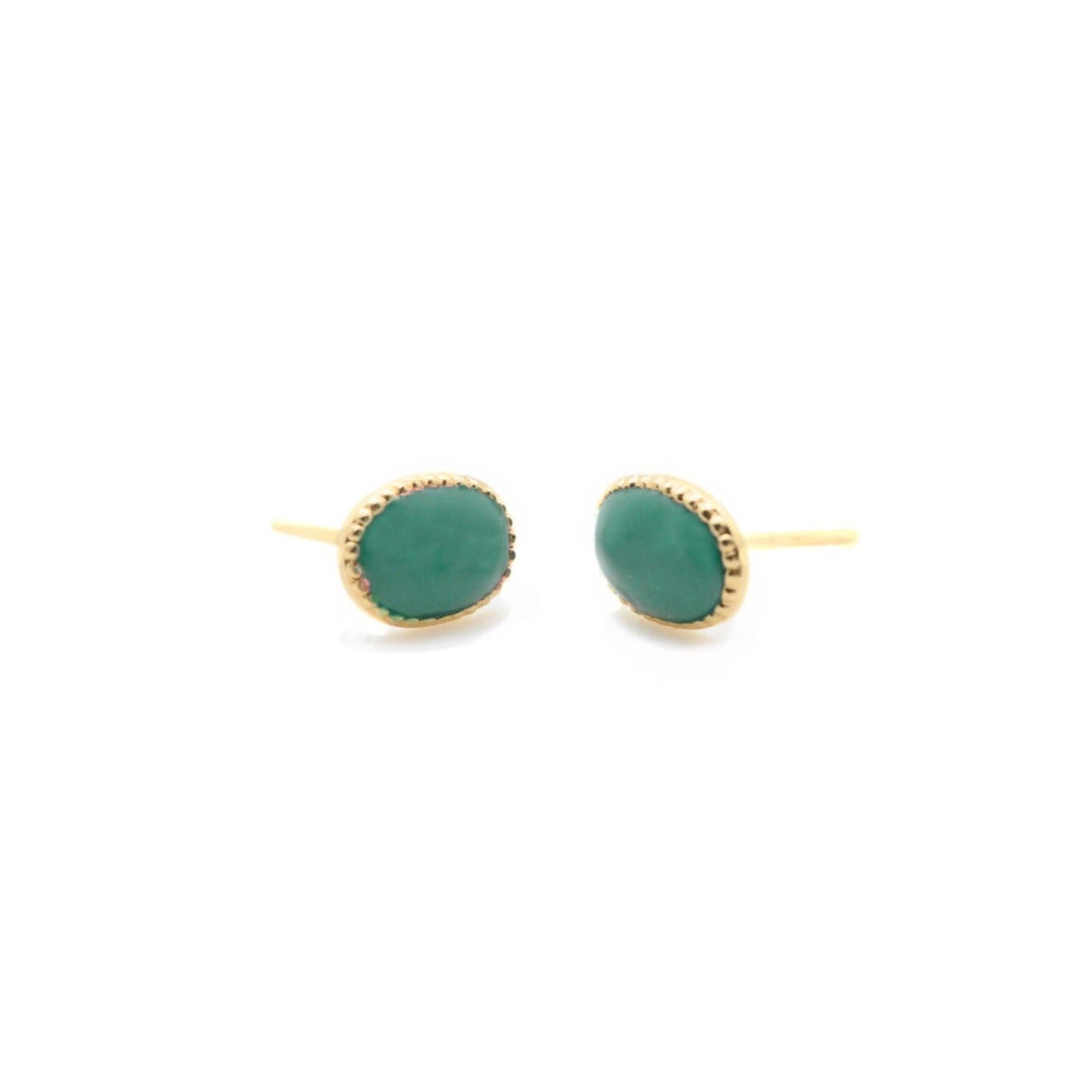 Boucles d'oreilles dorées en forme de puce incrustées d' une perle verte